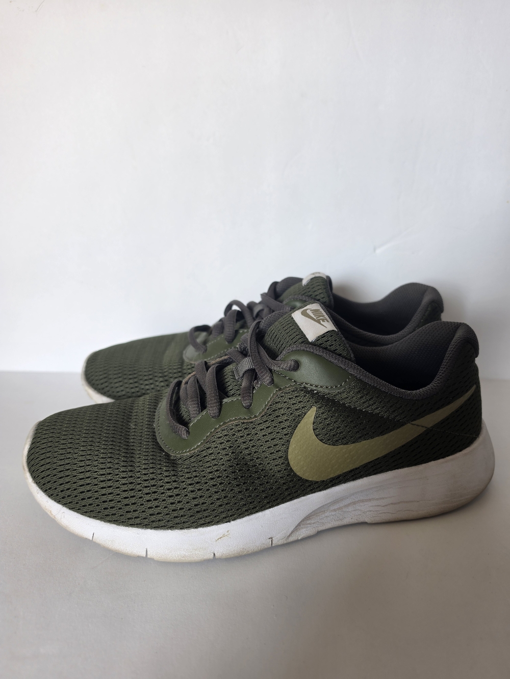 Nike Women’s Olive Green and White Mesh Casual Sneakers